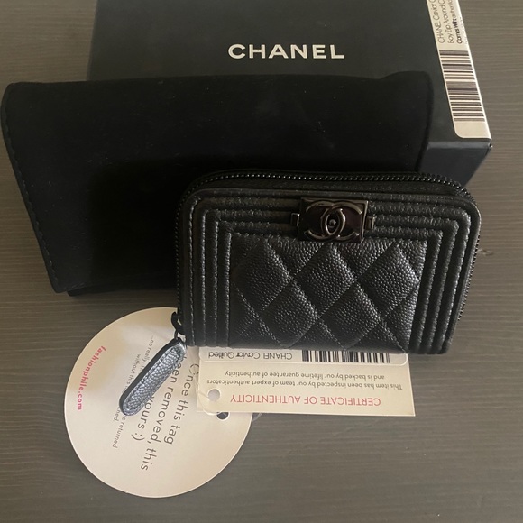 Chanel So Black Zip Card Holder - Picture 5 of 5